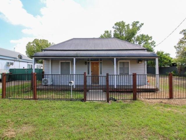 5 bedroom home 100 metres from the main street