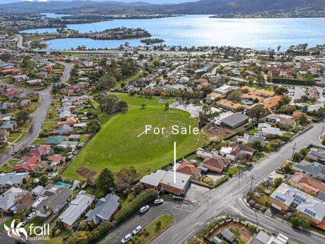 5 bedroom home 3 bedroom flat shop front great investment
