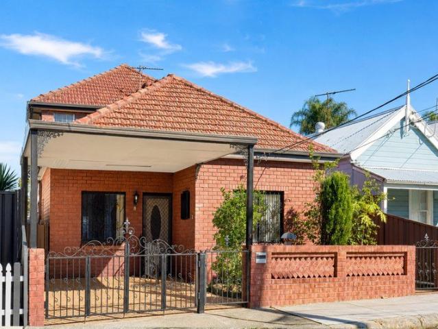 5 Bedroom Home with Endless Potential Live In & Renovate at Your Own Pace