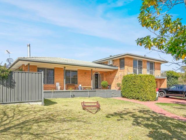 5 Bedroom home with Swimming pool and Home Gym