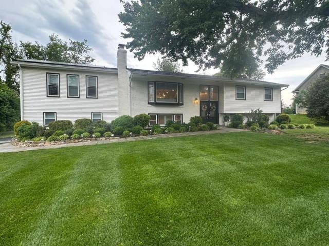 5 Bedroom Home for Rent at 805 Golden Arrow St, Great Falls, VA 22066