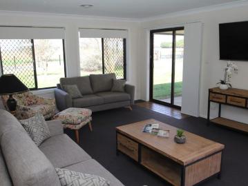 5 Bedroom Home in a Rural Setting FURNISHED