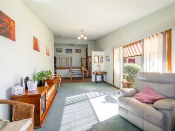 5 BEDROOM HOME IN MOOROOPNA!