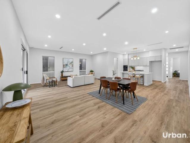 5 Bedroom Home Luxury Living with Space, Style & Sophisticated Finishes!