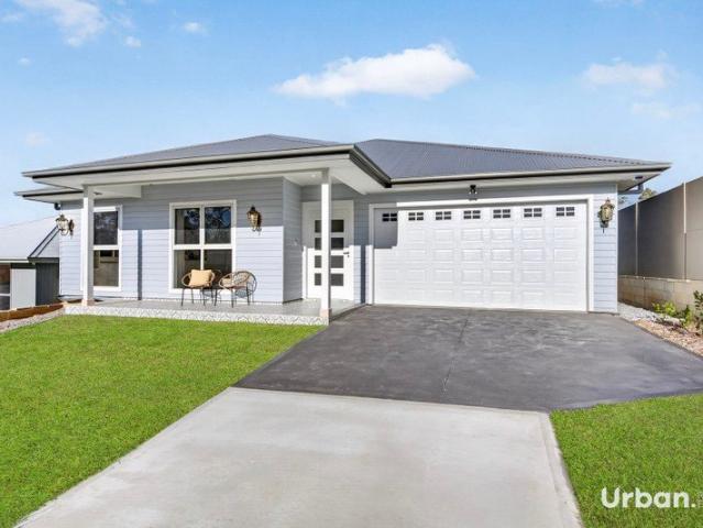 5 Bedroom Home Luxury Living with Space, Style & Sophisticated Finishes!