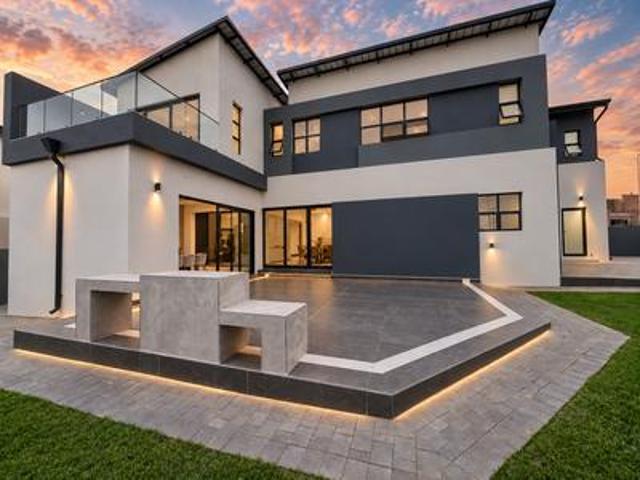 5 bedroom home on the market in foun.