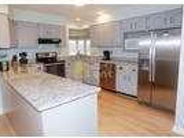 5 bedroom Huddleston house with garage