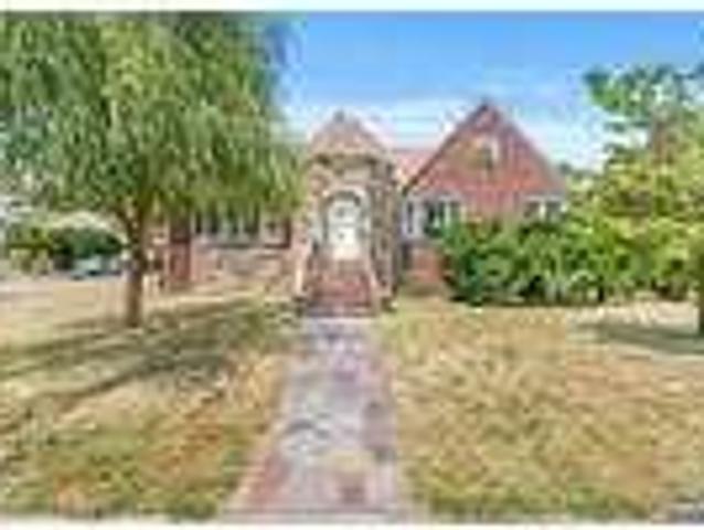 5 bedroom in Clifton New Jersey 07011