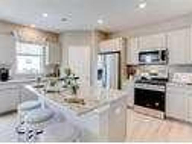 5 bedroom in Maple Grove MN 55369