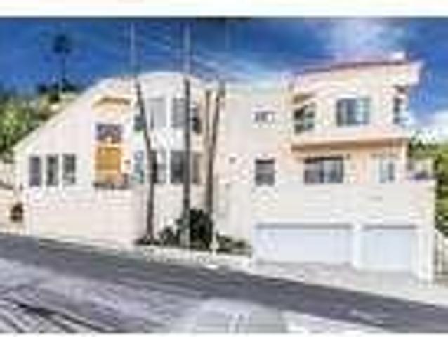 5 bedroom in Tarzana California 91356