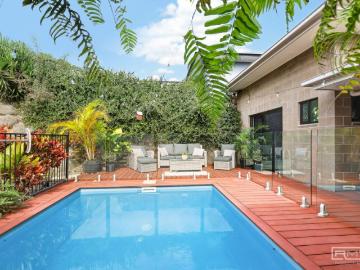 5 Bedroom House Lammermoor QLD 102665639
