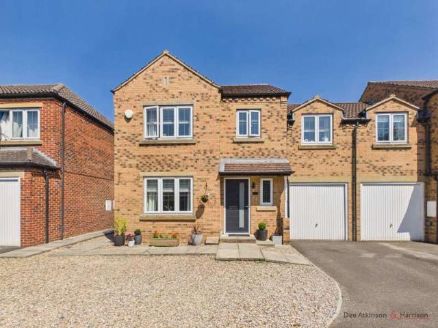 5 Bedroom Link Detached House