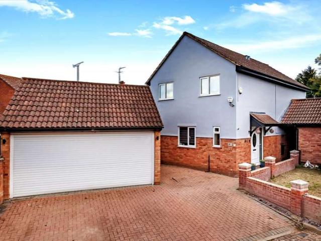 5 Bedroom Link Detached House