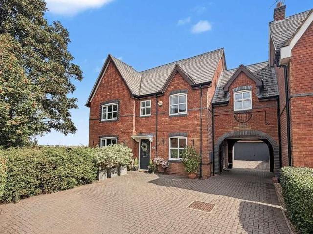 5 Bedroom Link Detached House