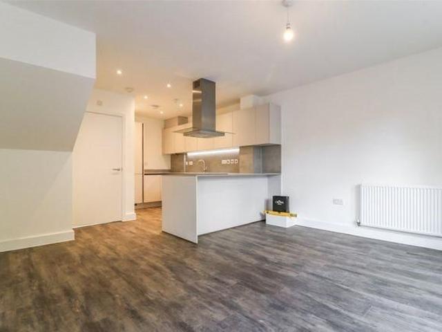 5 bedroom link detached house to rent