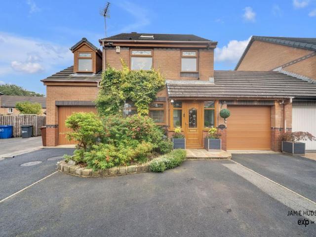 5 bedroom link detached house for sale