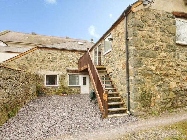 5 bedroom link detached house for sale