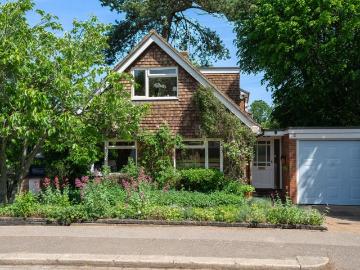 5 bedroom link detached house for sale