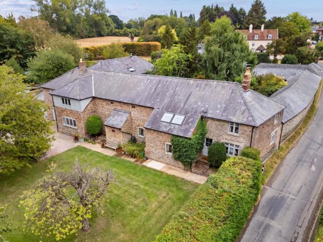 5 bedroom link detached house for sale