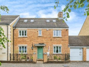 4 bedroom link detached house for sale