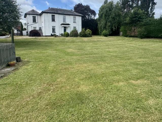 5 bedroom link detached house for sale