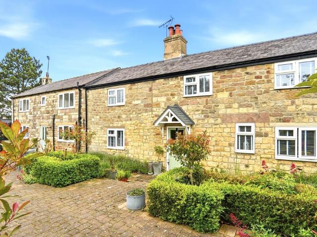 5 bedroom link detached house for sale
