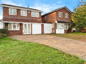 5 bedroom link detached house for sale