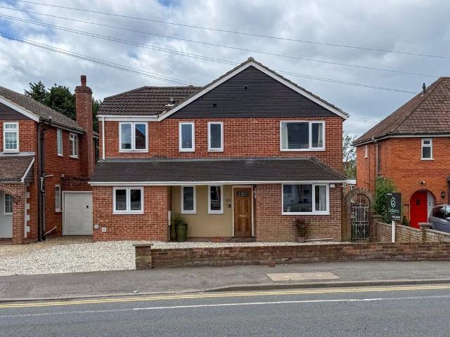 5 bedroom link detached house for sale