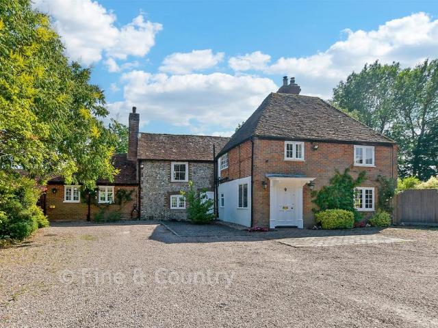 5 bedroom link detached house for sale