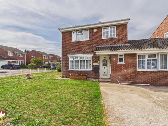 5 bedroom link detached house for sale