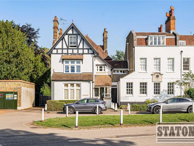 5 bedroom link detached house for sale