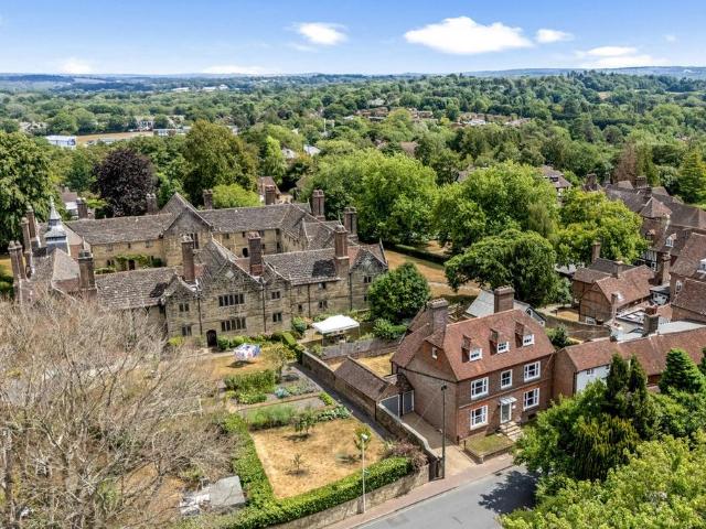 5 bedroom link detached house for sale