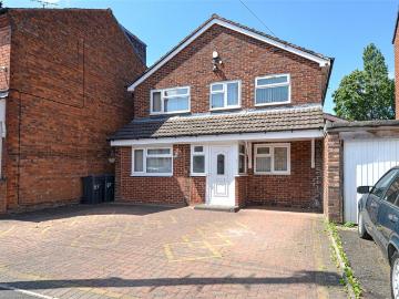 5 bedroom link detached house for sale