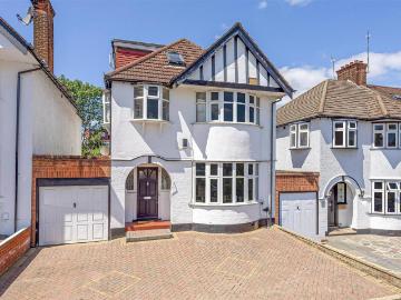 5 bedroom link detached house for sale