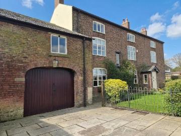 5 bedroom link detached house for sale