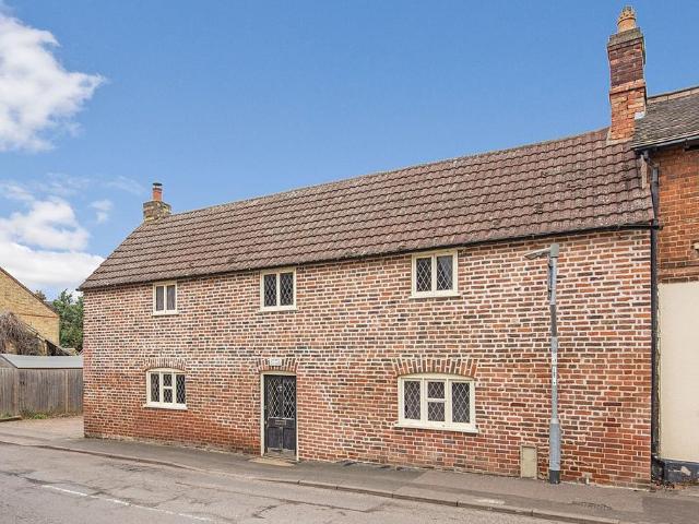 5 bedroom link detached house for sale