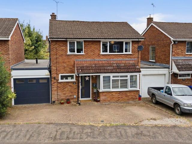 5 bedroom link detached house for sale