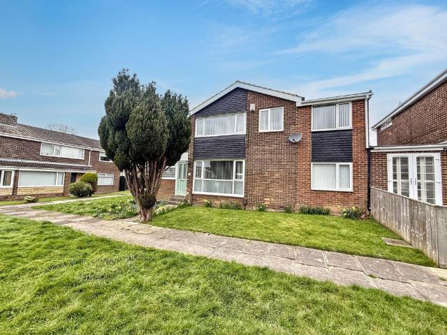 5 bedroom link detached house for sale