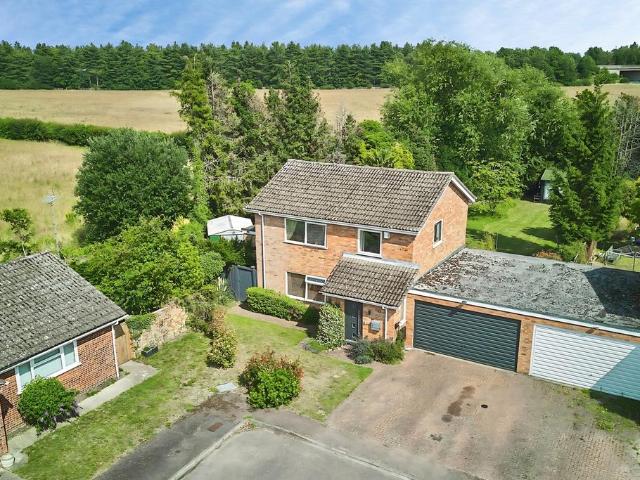 5 bedroom link detached house for sale