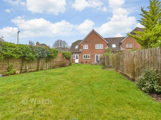 5 bedroom link detached house for sale