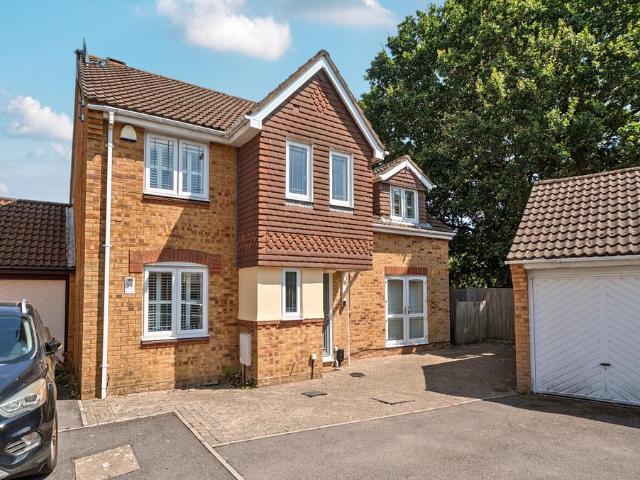5 bedroom link detached house for sale