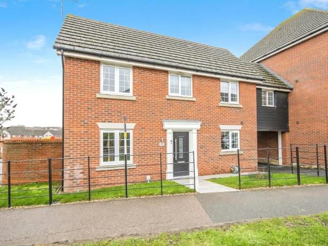 5 bedroom link detached house for sale