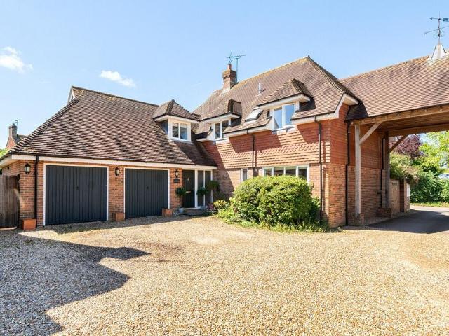 5 bedroom link detached house for sale