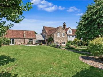 5 bedroom link detached house for sale