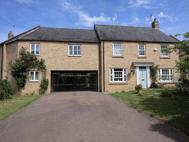 5 bedroom link detached house for sale