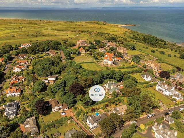 5 bedroom link detached house for sale