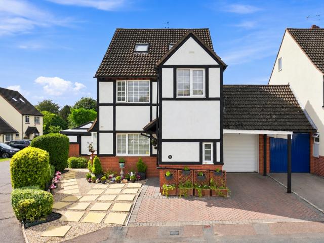 5 bedroom link detached house for sale