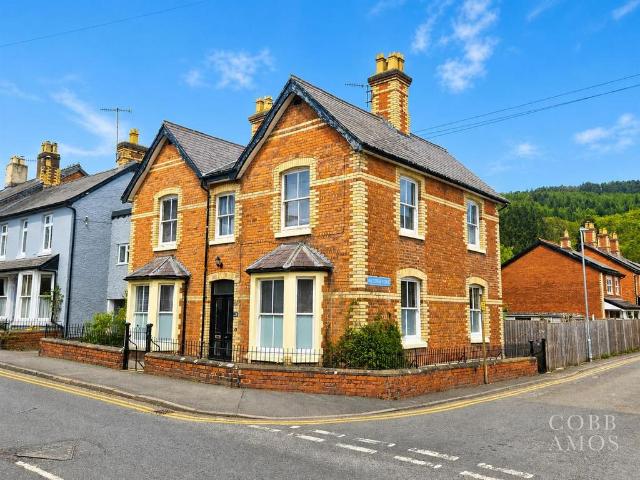5 bedroom link detached house for sale