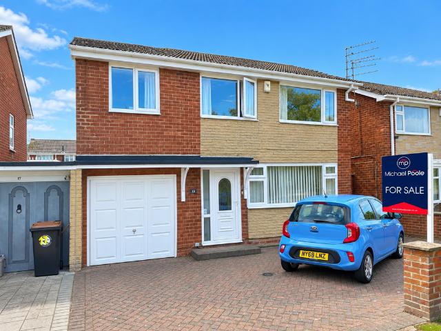 5 bedroom link detached house for sale