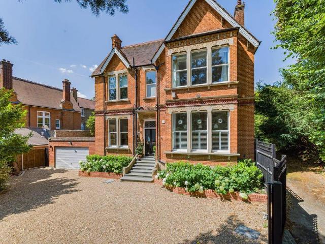 5 bedroom link detached house for sale